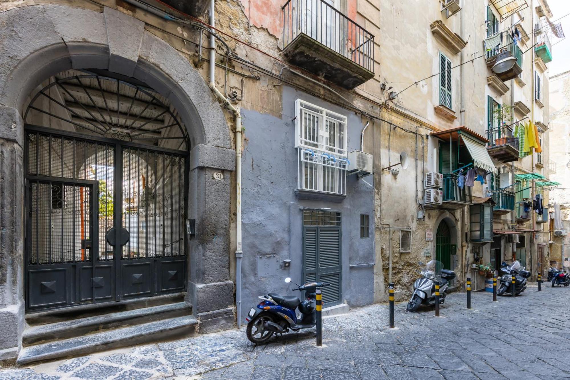 Apartment La Smorfia A Montesanto Naples
