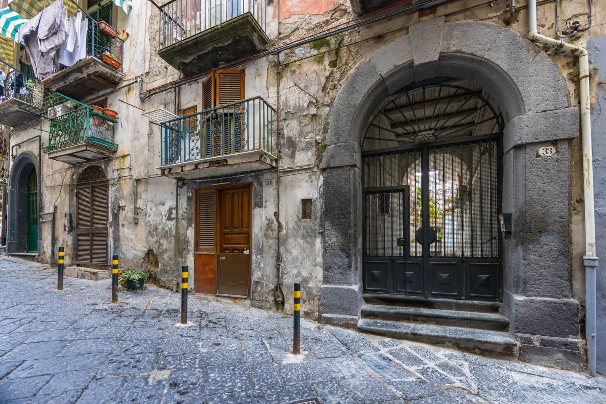 La Smorfia A Montesanto Naples